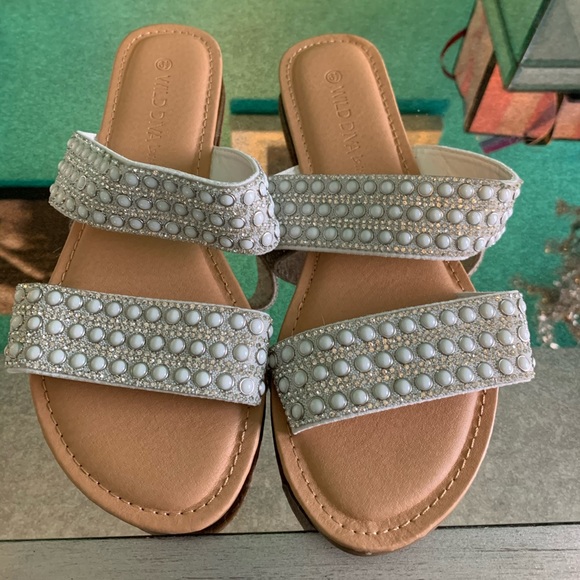 Wild Diva Shoes - ✨ white sandals!